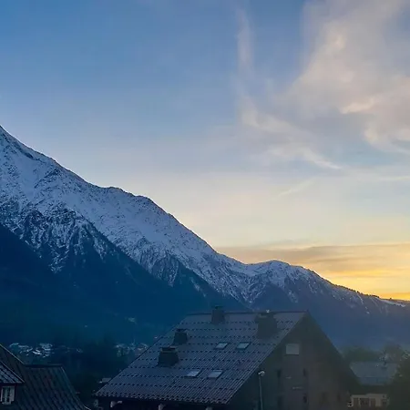 Les Pecles Mt Blanc - Center *